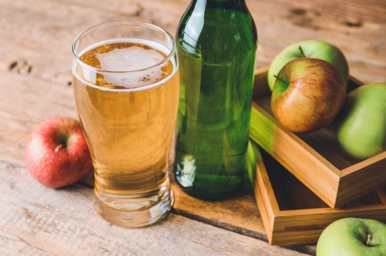 Alcohol free cider and apples
